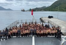 Danlanal Ranai Tekankan Pendidikan Bahari bagi Generasi Muda dalam Latsar Saka Bahari di KRI TOM-357