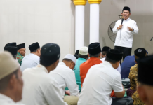 Ansar Ahmad Safari Ramadan di Tanjungpinang, Serahkan Bantuan dan Ajak Jamaah Dekat dengan Al-Qur’an